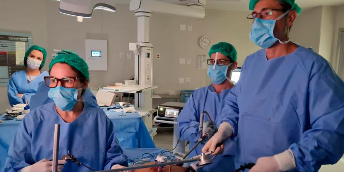 Médicos em preparação para cirurgia - site Dr. Luiz Gustavo Oliveira cirurgião bariátrico RJ